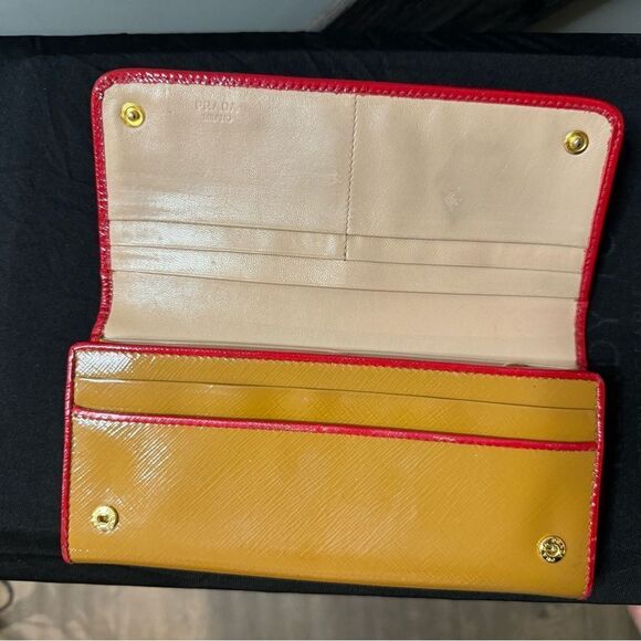 Prada Wallet - Picture 5 of 11